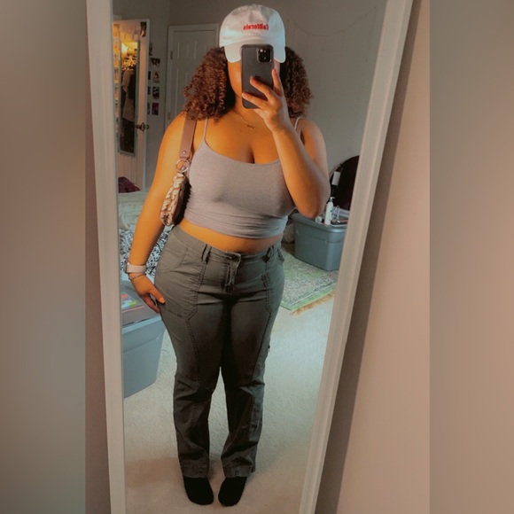 Sliming Cargo Pants w/flare bottoms - Picture 5 of 6